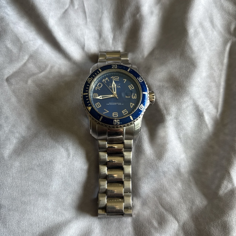 Invicta Men's Silver and Blue Watch